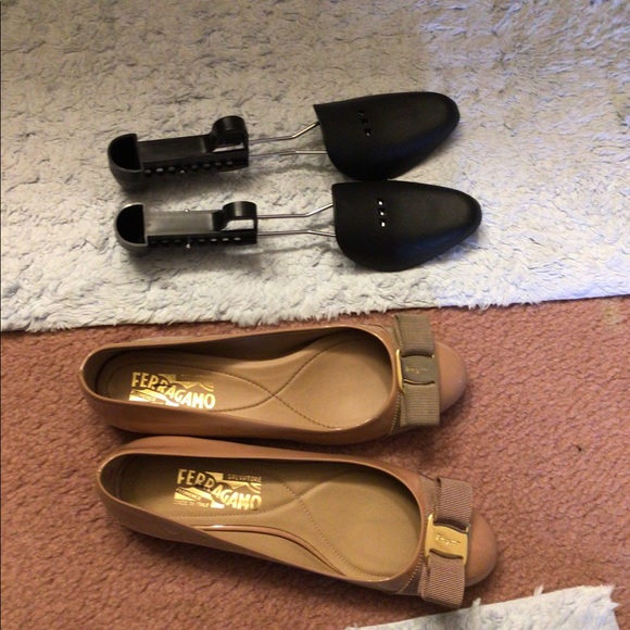 SALVATORE FERRAGAMO Varina Leather Flat sz 6 - Picture 11 of 12